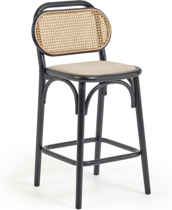 Udendørs barstol Kave Home Doriane i massivt elm og håndvævet rattan med vandafvisende polstring, sort, H97xB46xD47 cm